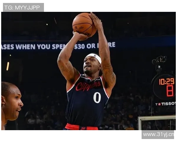 比尔首场比赛表现出色上半场完美命中率贡献12分2篮板正负值5