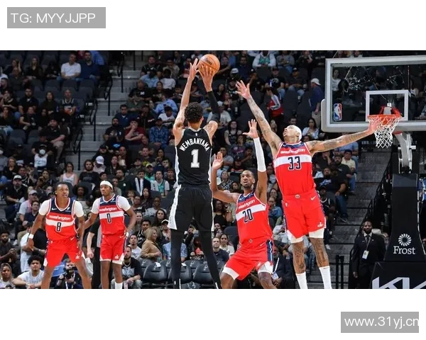 文班亚马砍下24分15板表现惊艳马刺新赛季比赛引发广泛关注