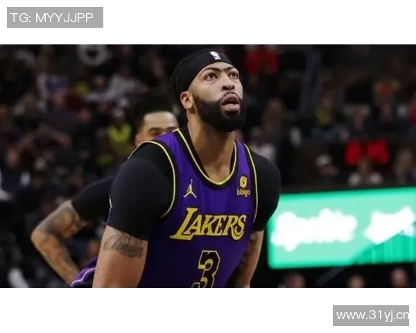 浓眉状态低迷半场表现不佳仅得8分7板并出现两次失误