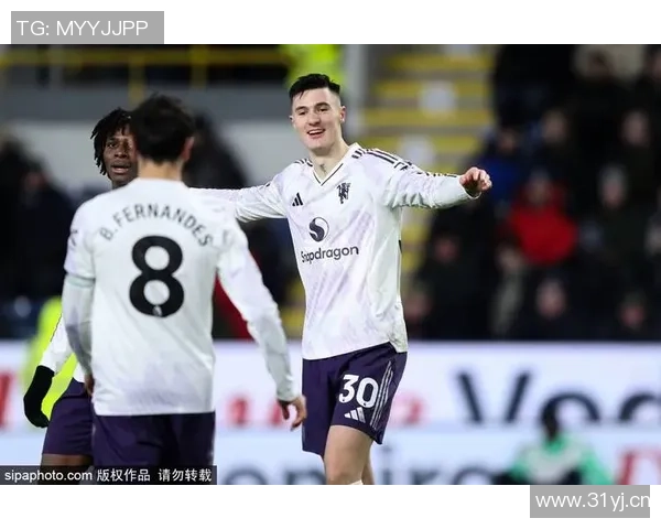 姆伯莫赞舍什科传球精彩海文与B费默契配合助力进球