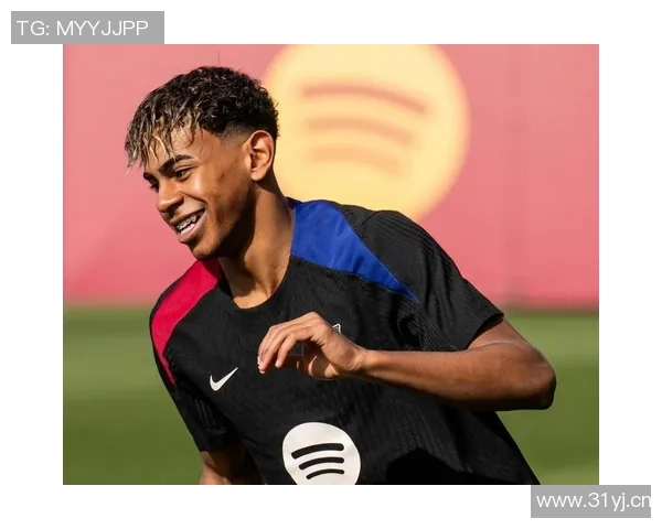 西媒报道亚马尔备战巴黎之战积极训练成为最后离场球员之一