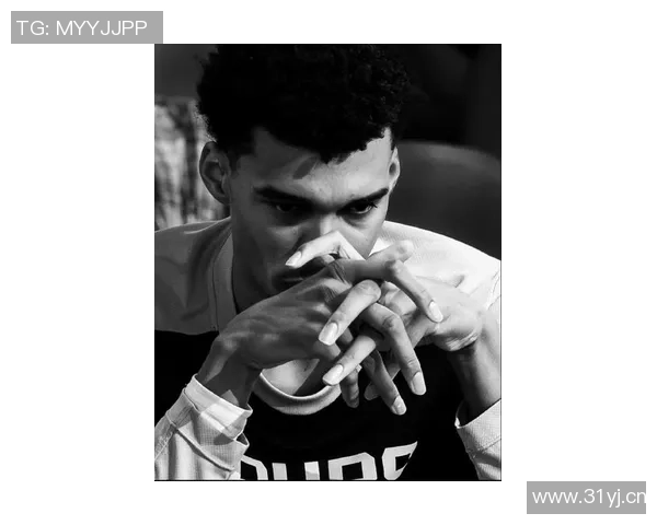 米奇约翰逊强调文班是球队基石但他渴望团队合作而非孤军奋战