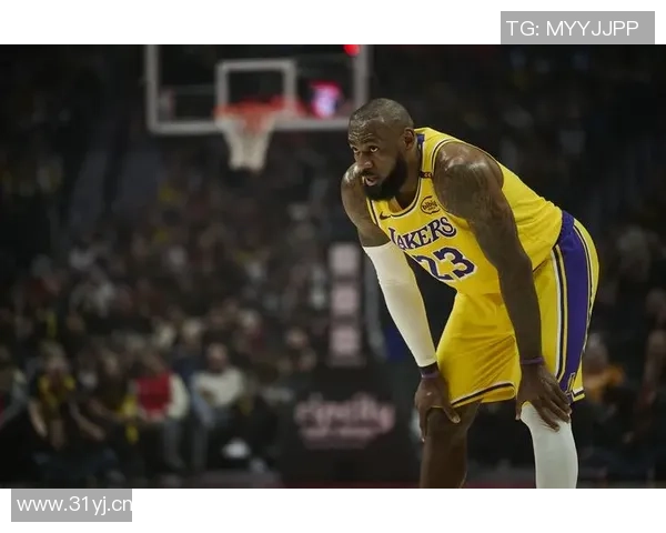 詹姆斯上半场表现平平8投3中三分命中率尚可拿下10分2篮板1助攻1抢断1盖帽