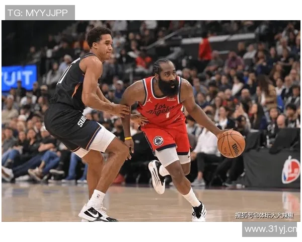 哈登谈球队首发阵容的优势与错位策略展现天赋异禀的潜力