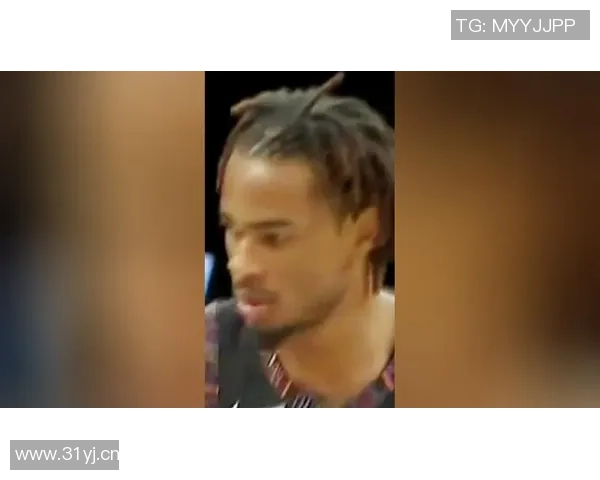 克拉克斯顿虽砍下16分12板8助却难阻球队失利无力回天的悲壮表现